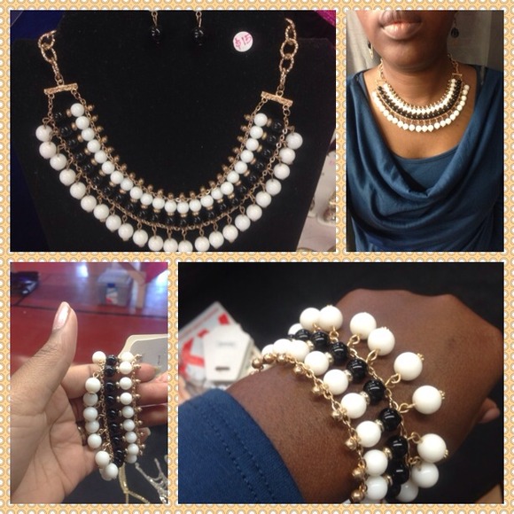 Pretty black and ivory beaded necklace.