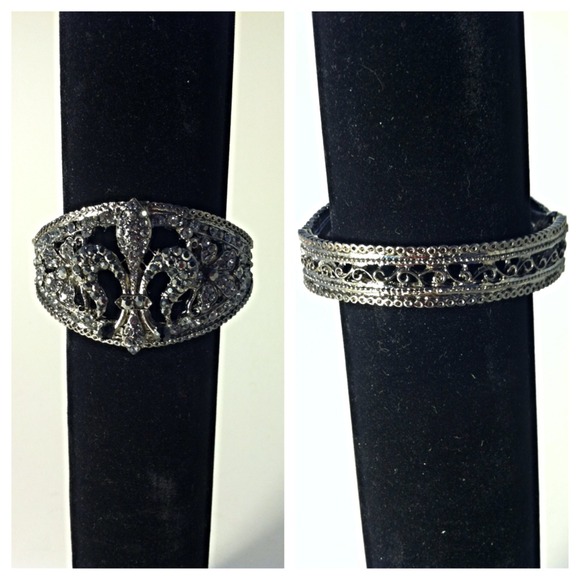 **sold**Super elegant Fleur de lis bracelet