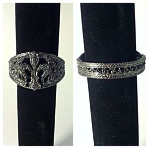 **sold**Super elegant Fleur de lis bracelet