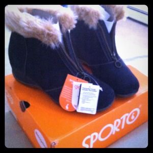 Brand new navy suede boots! Super warm👍