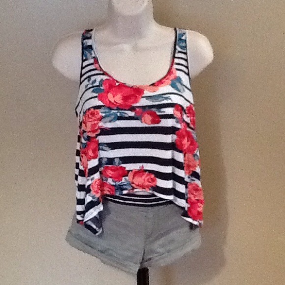 ❌SOLD IN BUNDLE❌Floral tank top