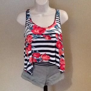 ❌SOLD IN BUNDLE❌Floral tank top