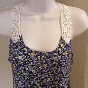 Navy floral tank with lace back and straps❌SOLD❌