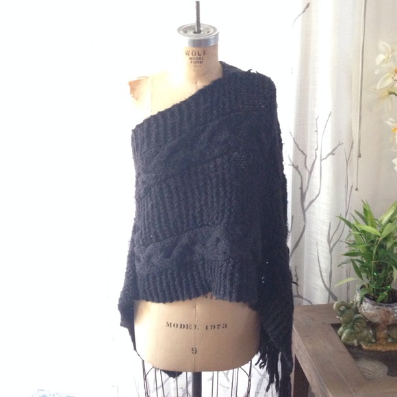 Accessories - Black Shawl