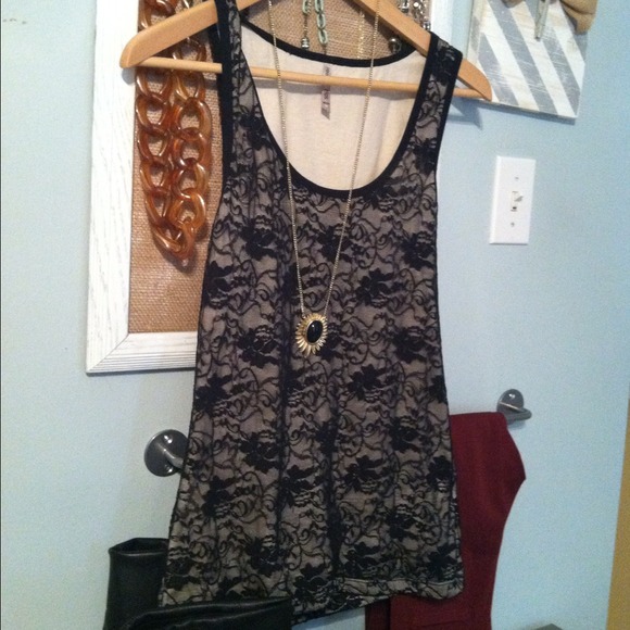 🚫Sold in Bundle🚫Lace Tank - Picture 2 of 3