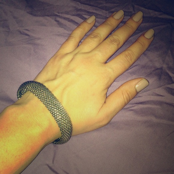 100% Authentic Tiffany and Co medium mesh bracelet