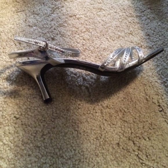 Heels worn maybe twice - Picture 2 of 2