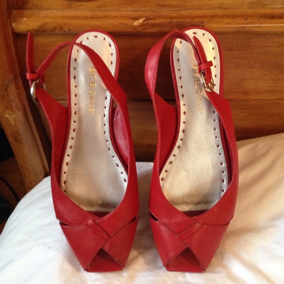 BCBG SANDAL size 6 1/2