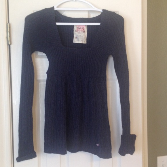 Hollister sweater