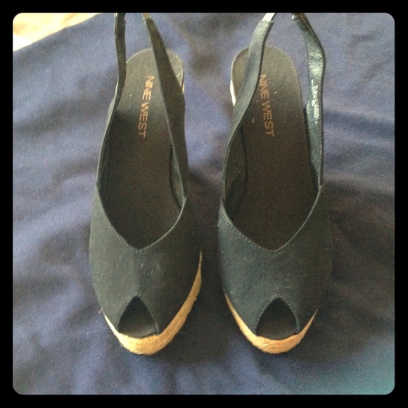 BNWOT Nine West wedge sandal 👠