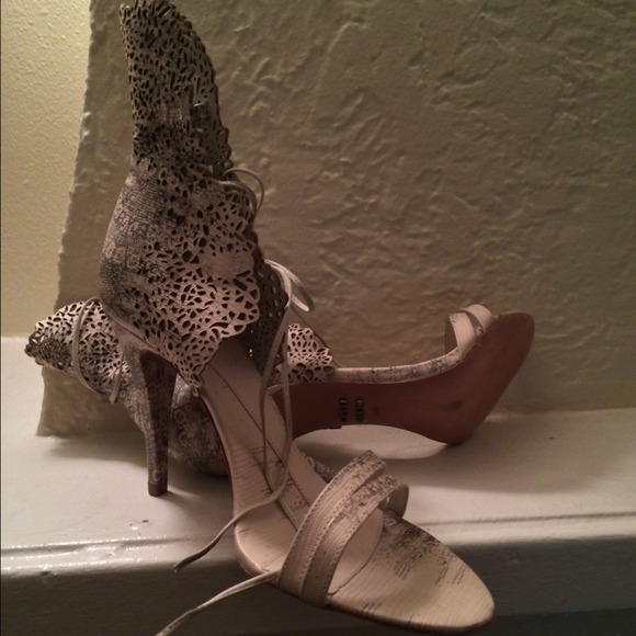 ~~~~~~SOLD~~~~~Herve Leger heels - Picture 3 of 4