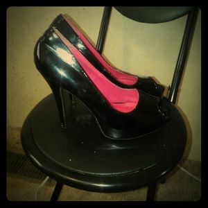 Black Pumps