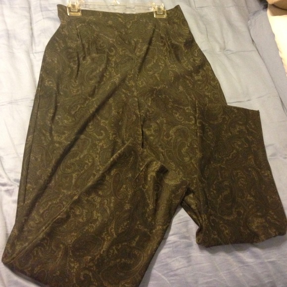Pant suit - Picture 3 of 3