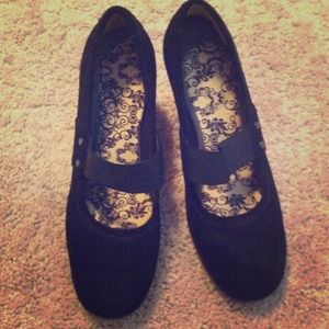 Aerosoles Black Suede shoes. Brand new.