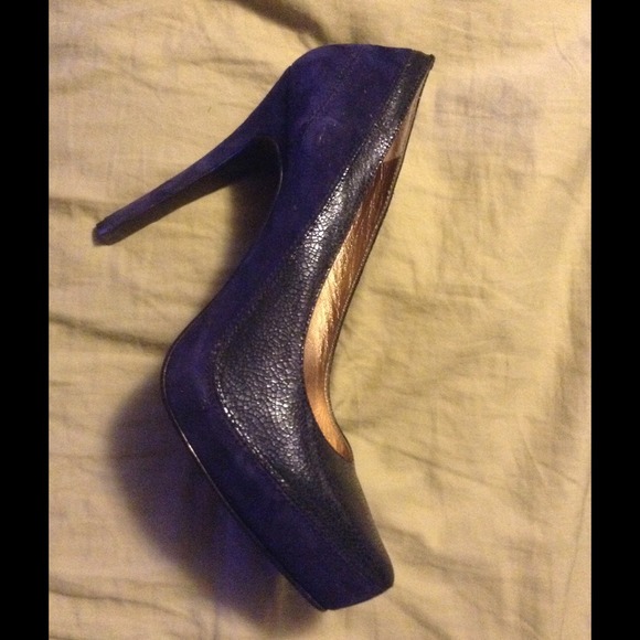BCBG Pamee Navy Pumps - Picture 3 of 3
