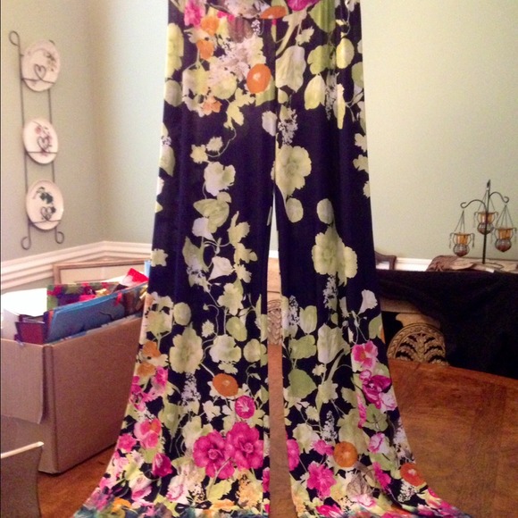 NWOT size Lg palazzo pants.