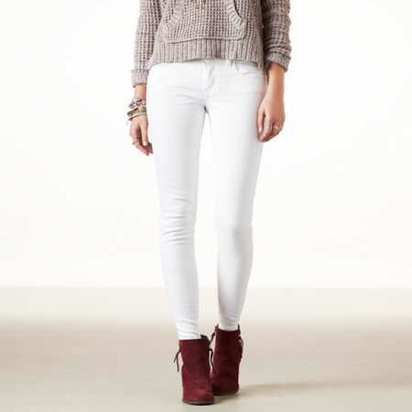 NWT! AE white skinny jeans
