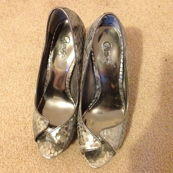 CARLOS BY CARLOS SANTANA SILVER SHOES SIZE 7!