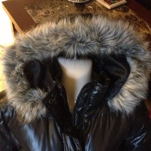 Black down coat with detachable hood