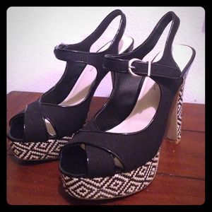 Peep toe, platform, woven bottoms