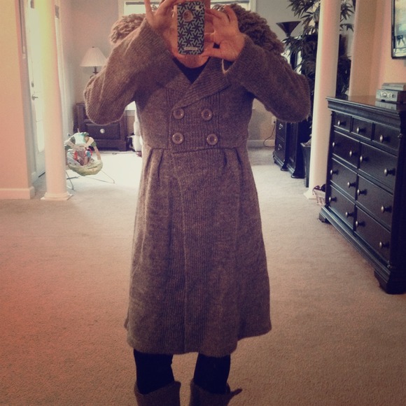 Grey long sweater coat.