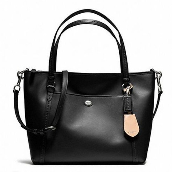⛔️SOLD⛔️ Coach Peyton pocket tote