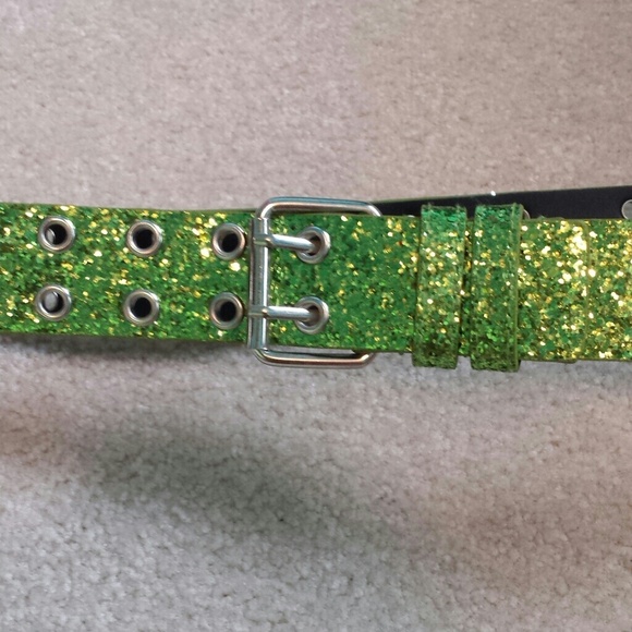 Sparkling green belt