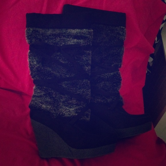 Comfortable black wedge heel boots.