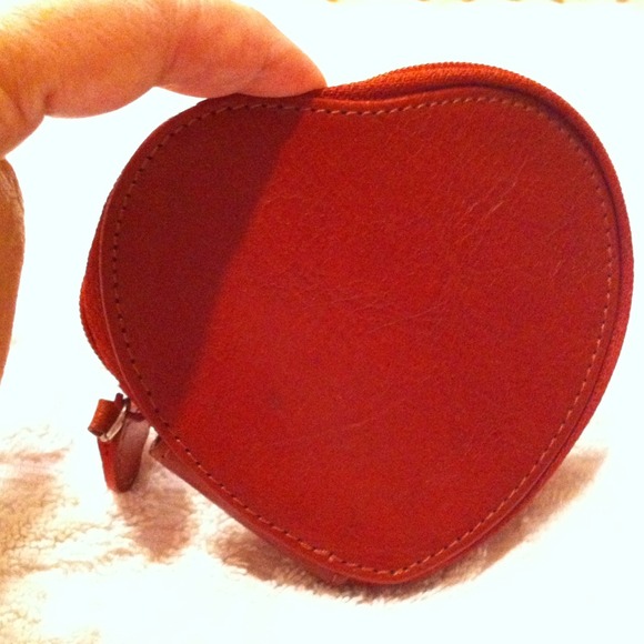📛SOLD📛Wilson Leather heart coin purse