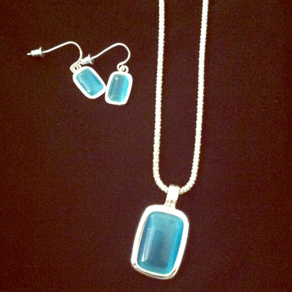 Necklace and earring set