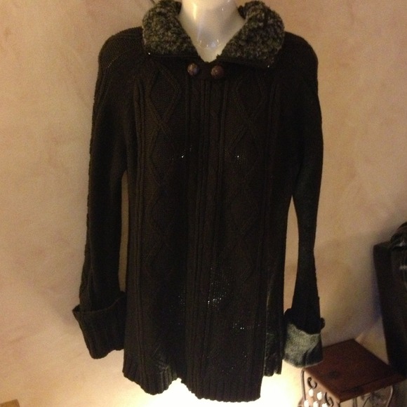 Brown zip up seawater