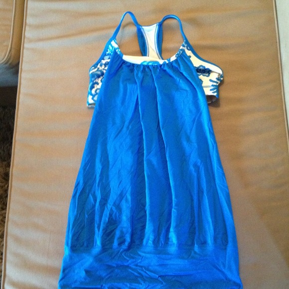 Lululemon tank size 6