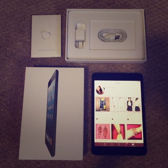 ❌💕Reserved 💕❌iPad Mini 16GB Black