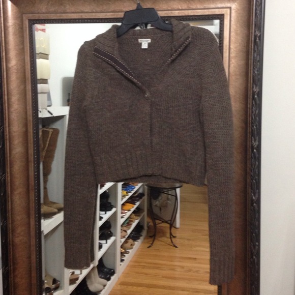 Like new American Eagle crop sweater size Md - Picture 1 of 4