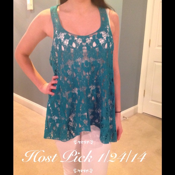SOLD! 🎉HP🎉 Racer-back Lace Tank