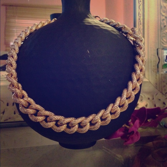 Chunky gold chain