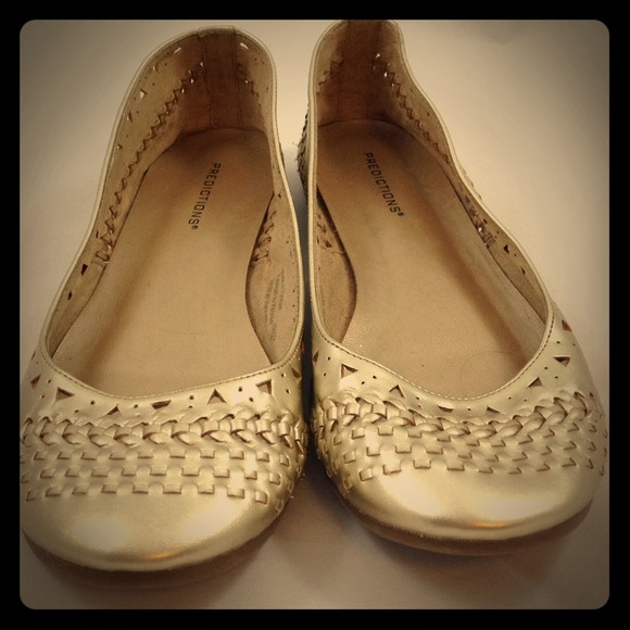 Gold metallic size 8 predictions flats