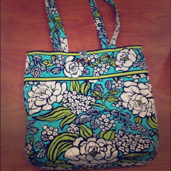 Vera Bradley Handbags - SOLD Like new Vera Bradley Tote Island Blooms