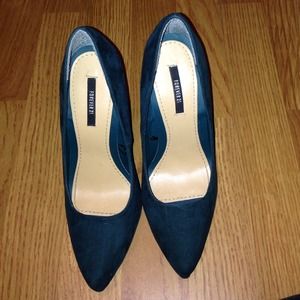 Blue/green pointed pump