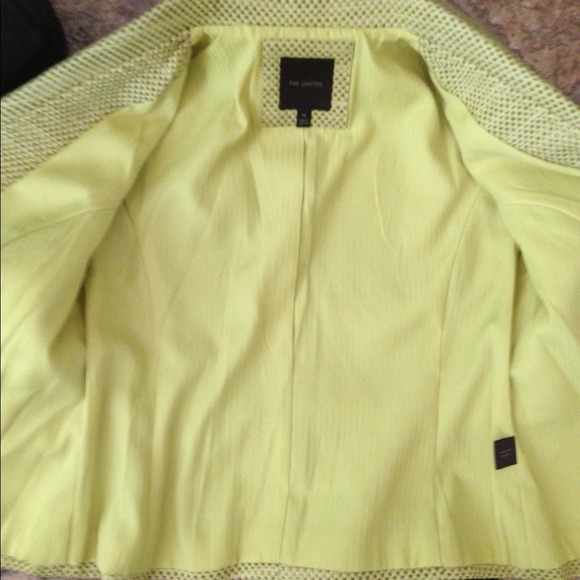 Adorable lime green jacket. - Picture 4 of 4