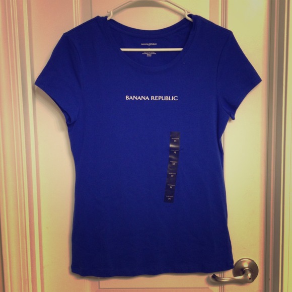 ⛔Sold⛔Banana Republic Blue T Shirt NWT