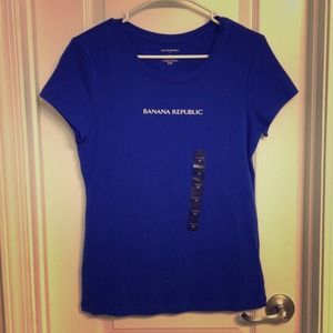 ⛔Sold⛔Banana Republic Blue T Shirt NWT