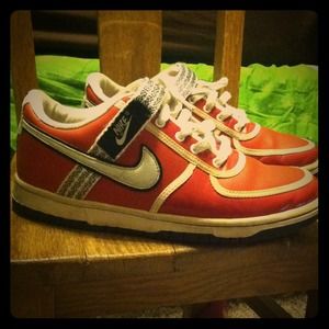 Red nike vandals