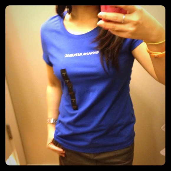 ⛔Sold⛔Banana Republic Blue T Shirt NWT