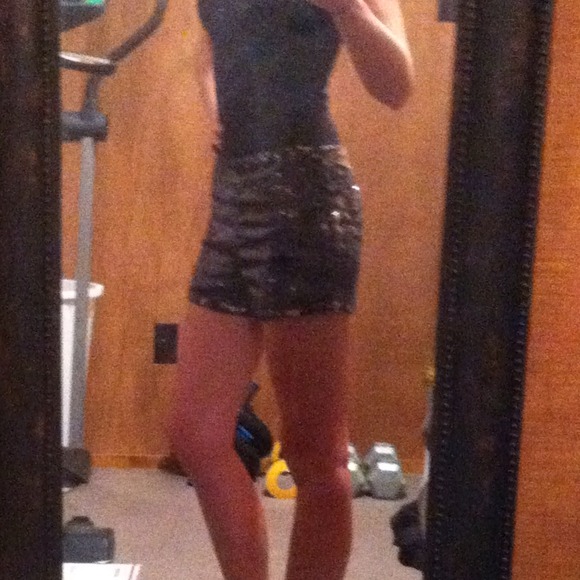 FOREVER 21 ALL SEQUIN SKIRT