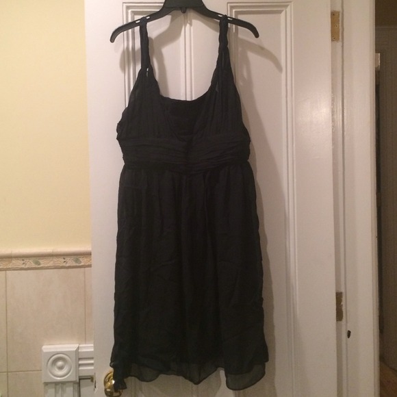 Banana Republic black silk dress w. ruched bodice
