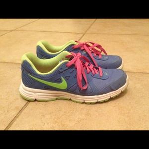 Nike Revolution 2 sneakers