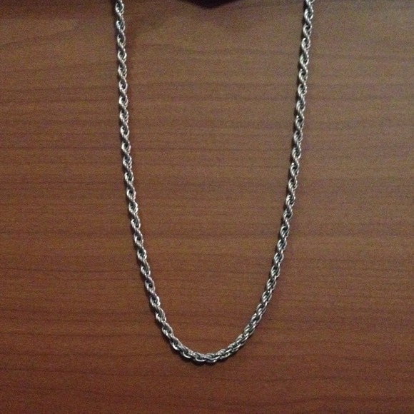 Very pretty vintage silver chain necklace