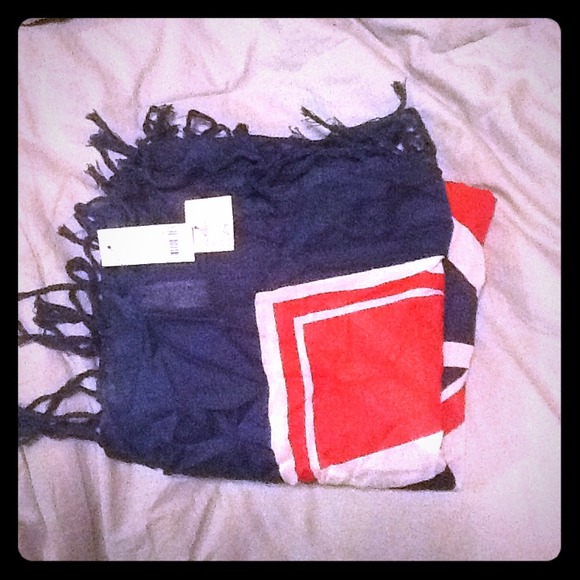 SOLD ✅ Large British flag scarf! - Picture 1 of 2
