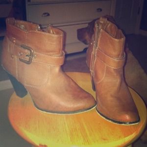 Brown boots with style buckle on side